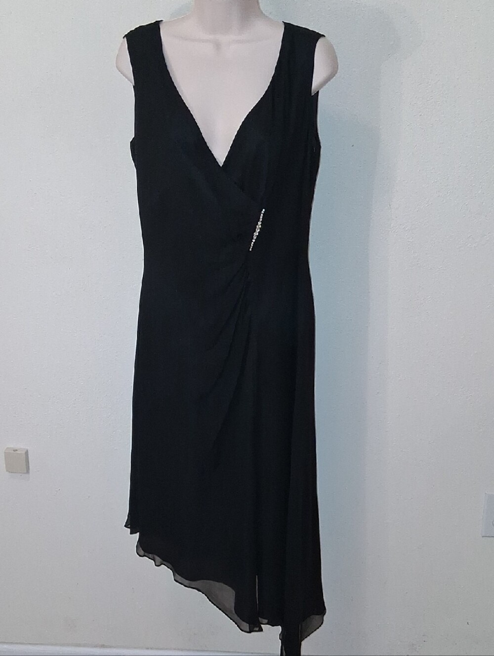 Robbie Bee Black Sleeveless V-Neck High-Low Evening Dress